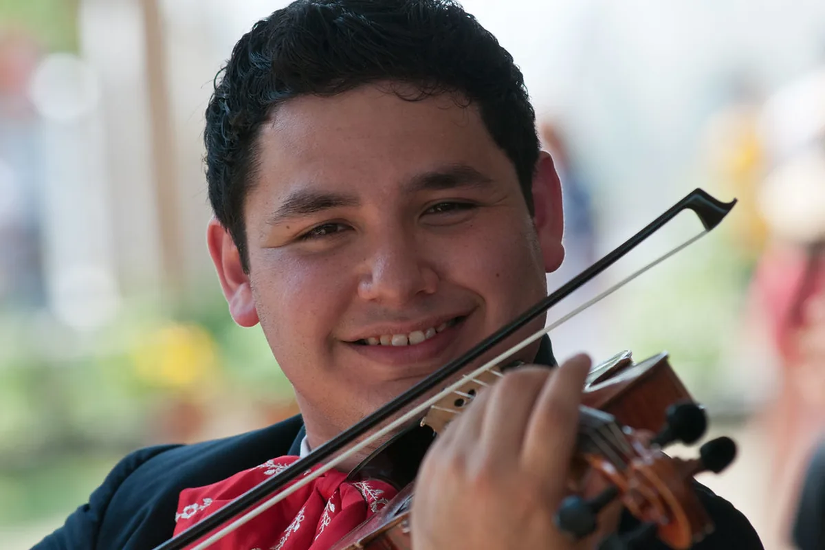 A young mariachi violinist